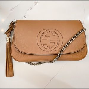 Gucci Soho Pebbled Calfskin Medium Flap Crossbody Camelia Leather Shoulder Bag